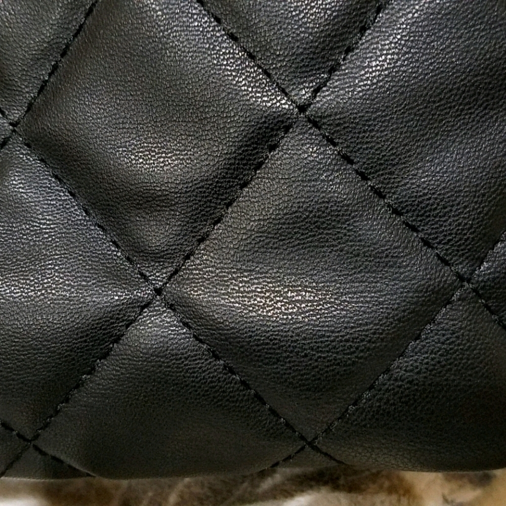 Badgley Mischka Black Quilted Crossbody Purse - Picture 11 of 12